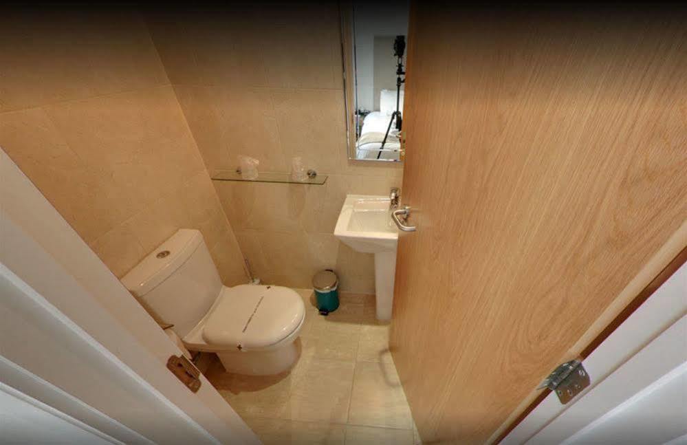 Mccafferty'S Guesthouse אילפורד מראה חיצוני תמונה